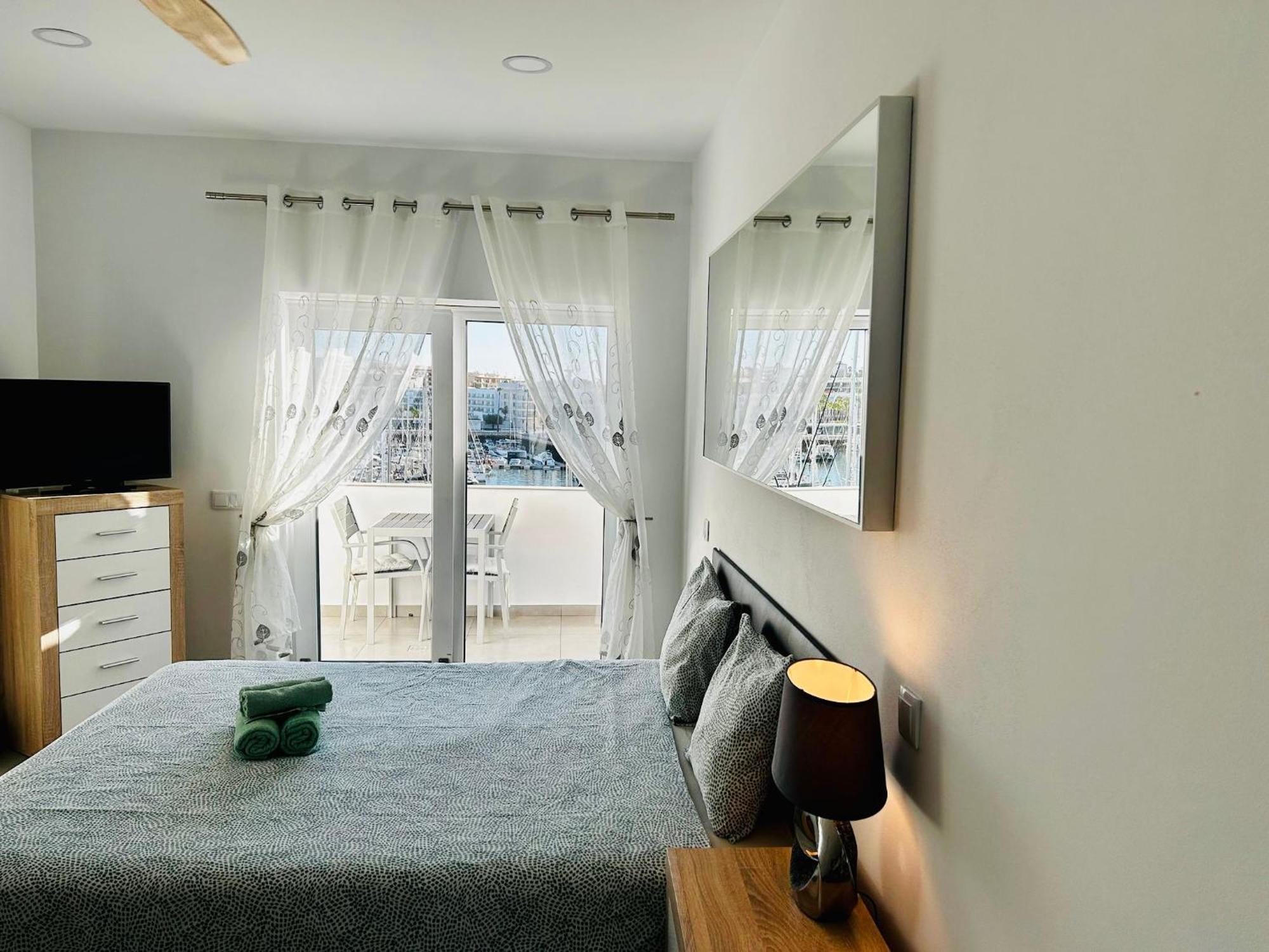 Central Lagos Apt With Marina Views Near Beaches 외부 사진