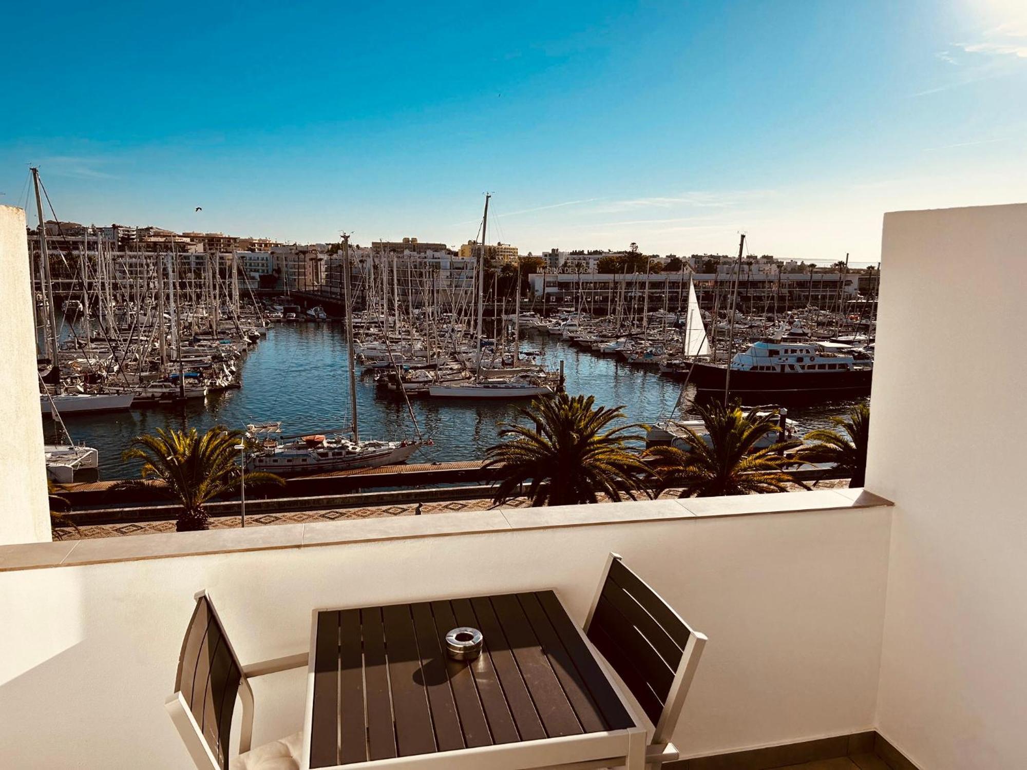 Central Lagos Apt With Marina Views Near Beaches 외부 사진