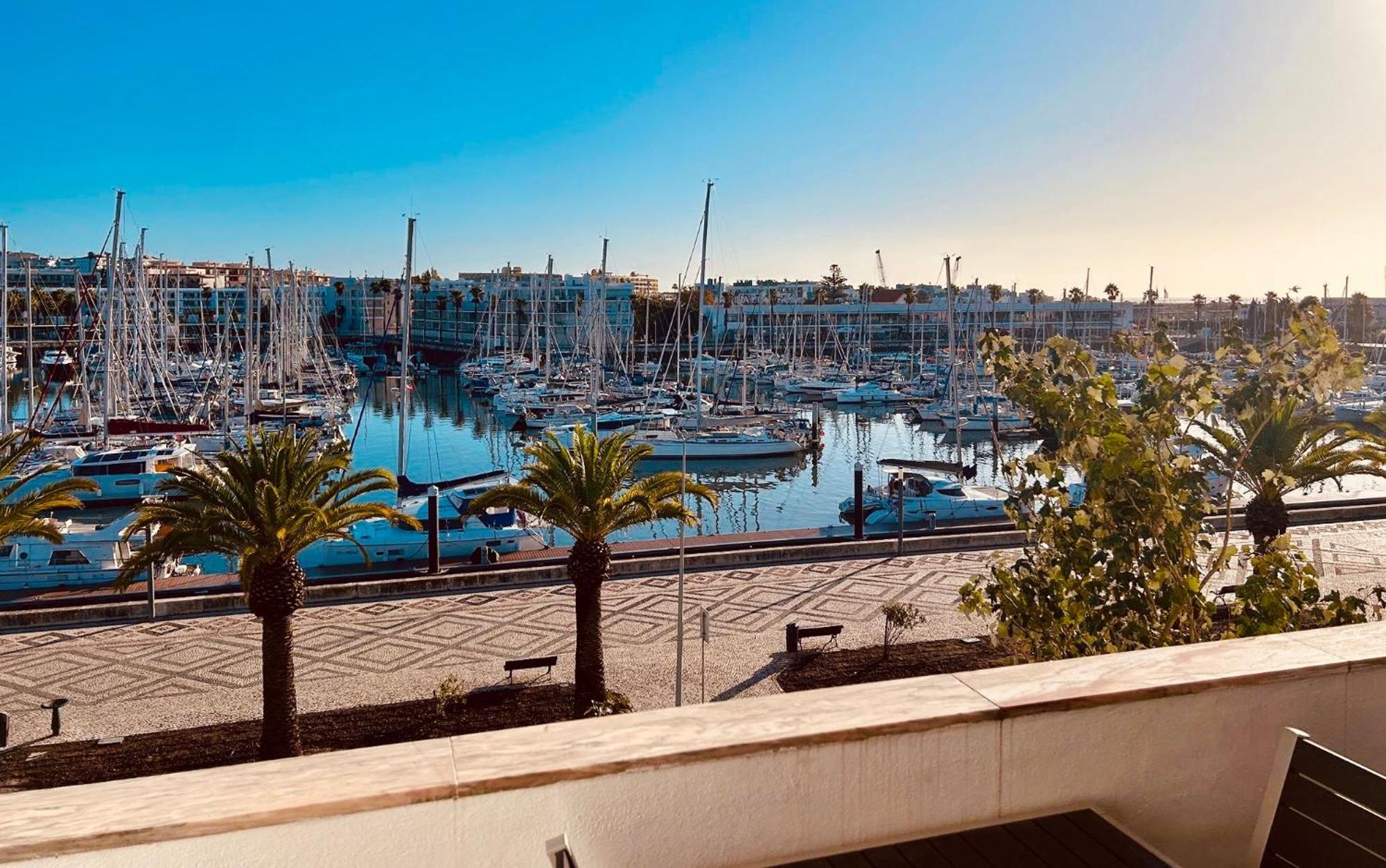 Central Lagos Apt With Marina Views Near Beaches 외부 사진