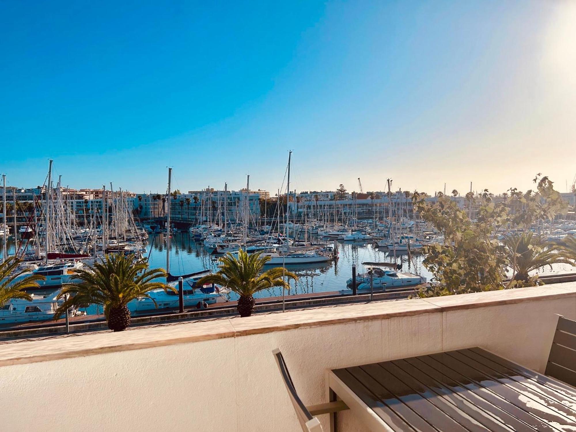 Central Lagos Apt With Marina Views Near Beaches 외부 사진