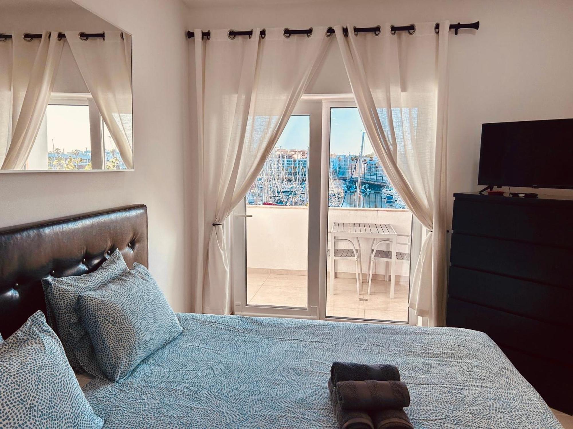 Central Lagos Apt With Marina Views Near Beaches 외부 사진