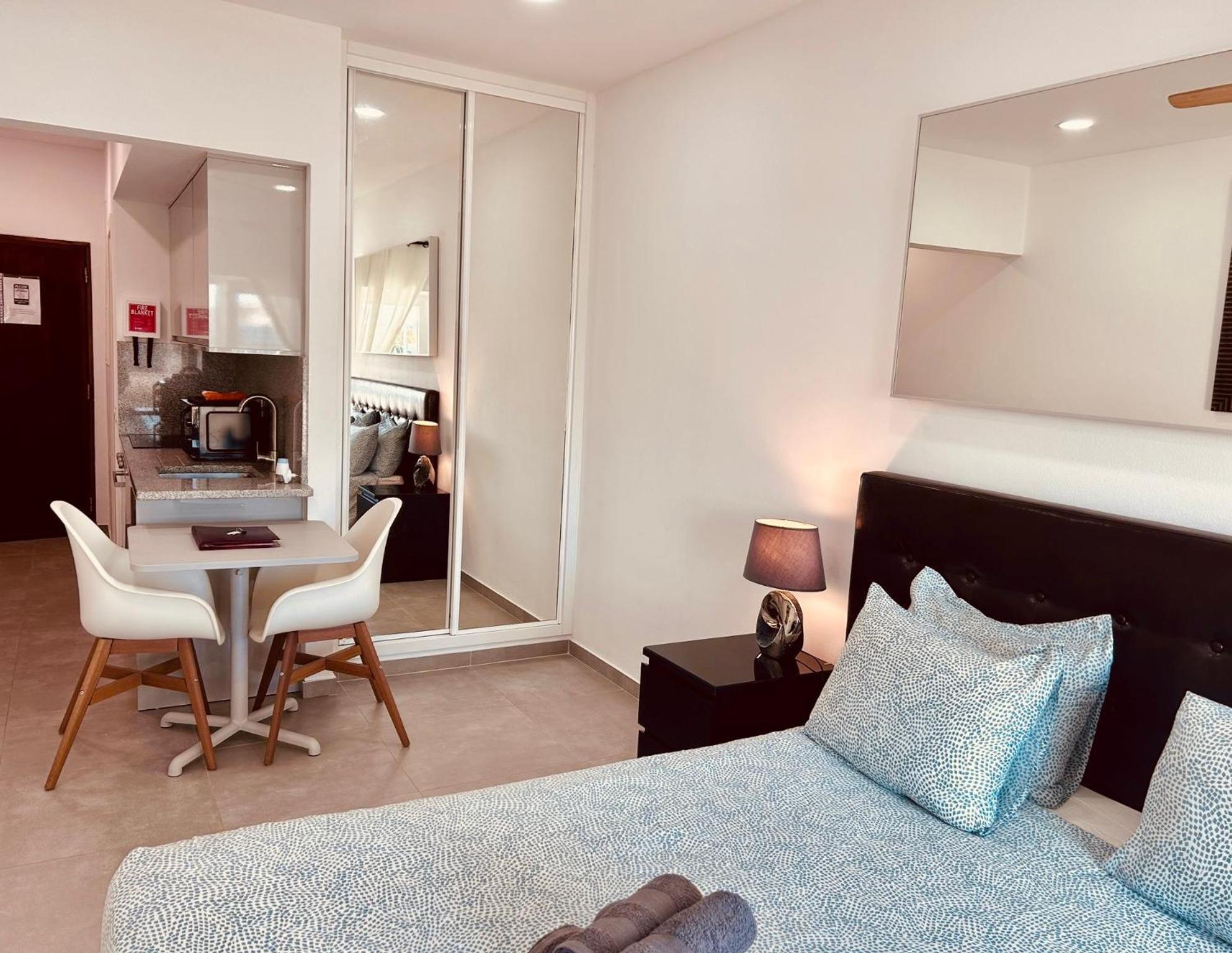 Central Lagos Apt With Marina Views Near Beaches 외부 사진