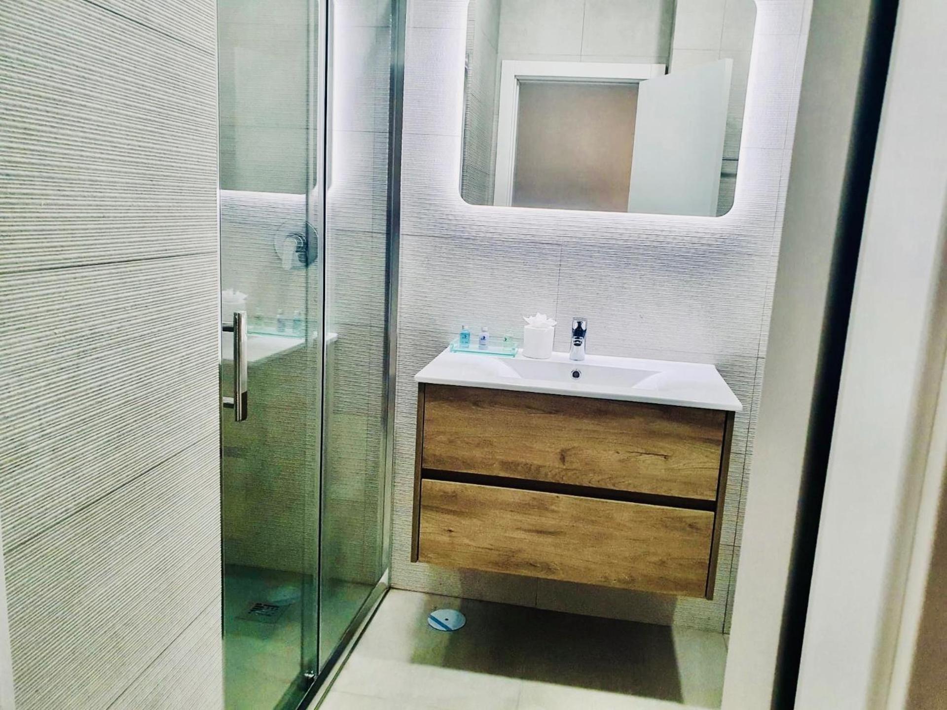 Central Lagos Apt With Marina Views Near Beaches 외부 사진