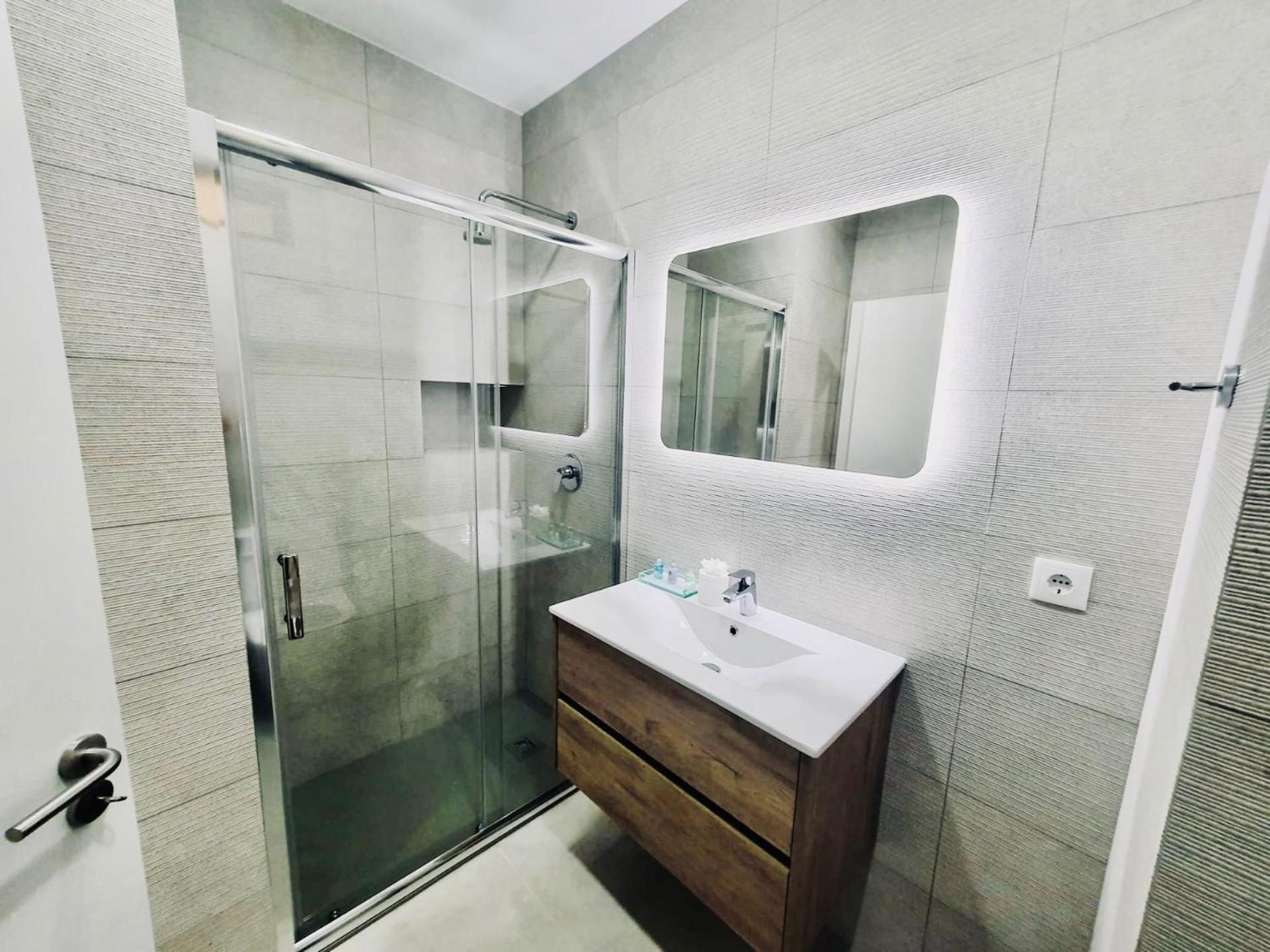 Central Lagos Apt With Marina Views Near Beaches 외부 사진